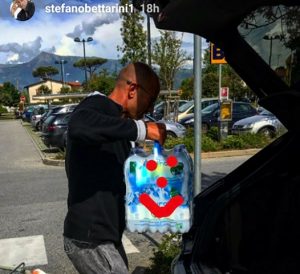 foto bettarini con la spesa