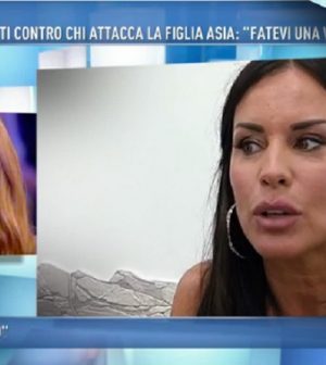 Foto Antonella Mosetti contro Karina Cascella