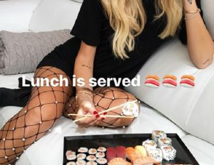 Foto Chiara Ferragni mangia sushi