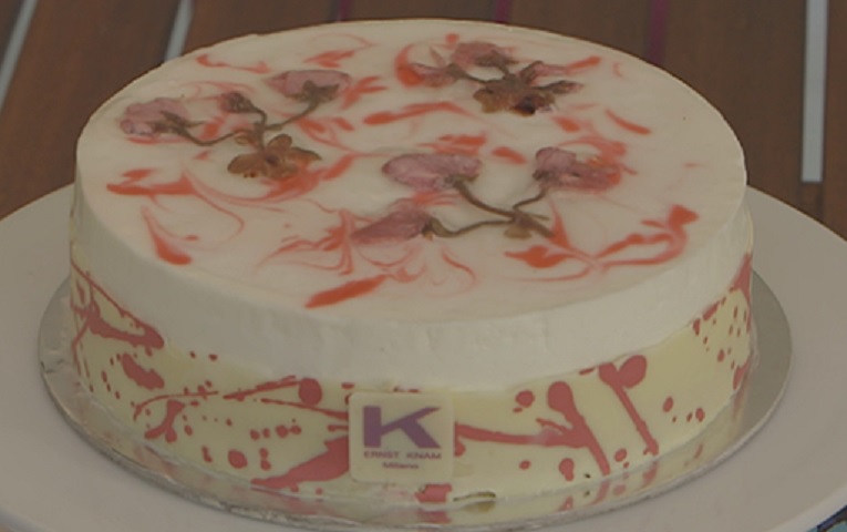 Foto torta sakura Bake off Italia