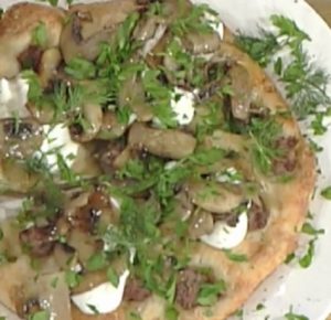 Foto pizza funghi e salsiccia La prova del cuoco
