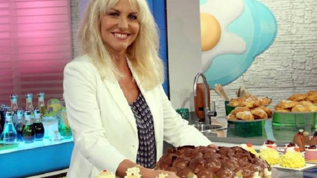 Tronchetto Di Natale La Prova Del Cuoco.La Prova Del Cuoco Antonella Clerici Prepara I Dolci Di Capodanno Lanostratv