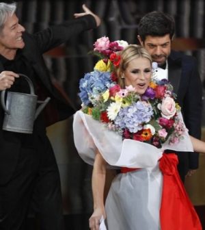 Foto Sanremo 2018 Baglioni Hunziker Favino