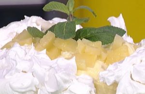 Foto torta pavlova con ananas La prova del cuoco