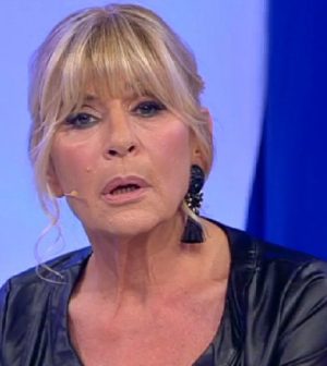 foto uomini e donne gemma galgani trono over offesa critiche social