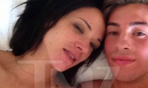 foto asia argento a letto con jimmy bennet