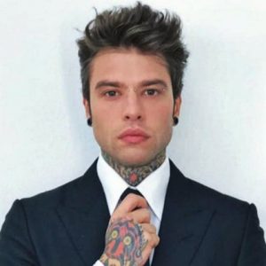 foto fedez maurizio costanzo l'intervista