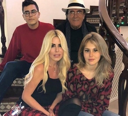 foto lecciso e al bano con i figli