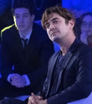 foto riccardo scamarcio a verissimo