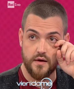 foto Valerio Scanu in lacrime