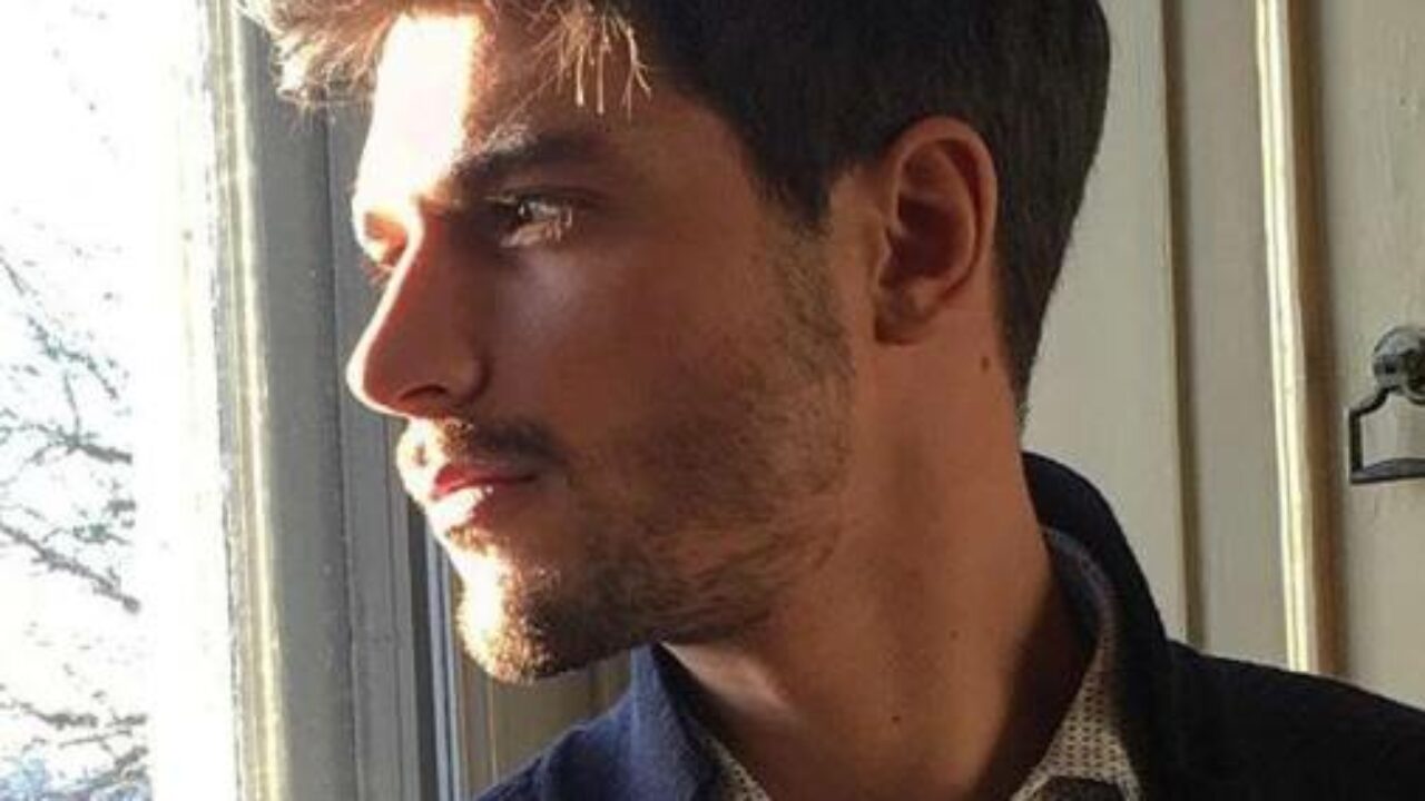 Download Natalia Paragoni Tatuaggio Dietro L'orecchio Pictures