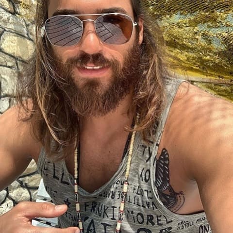 foto Can Yaman in vacanza