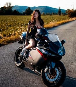 foto Martina Nasoni in moto
