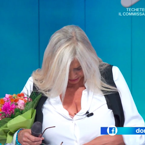 foto Mara Venier problema in diretta domenica in