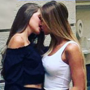 foto Taylor mega bacio fidanzata uomini e donne