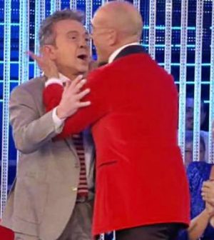 foto Alfonso Signorini bacia pupo gf vip
