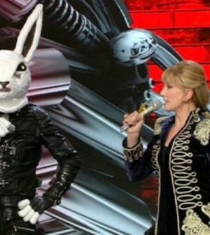 foto coniglio il cantante mascherato milly carlucci