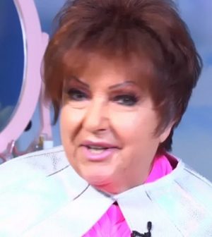 foto Orietta Berti cantante mascherato 17 gennaio