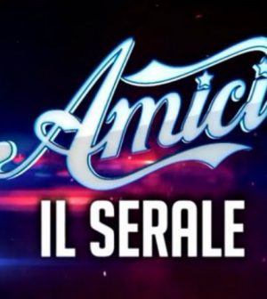 foto serale di amici quando inizia
