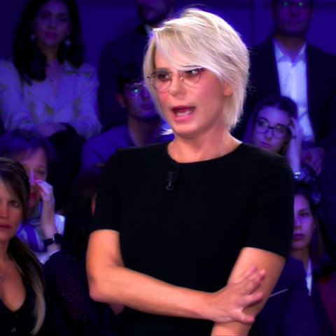 foto c'è posta per te Maria De Filippi rimprovera il pubblico