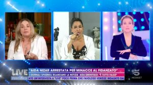 Aida Nizar live non è la d'urso Simona Izzo