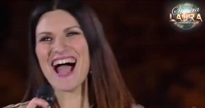 foto di Laura Pausini a Stasera Laura