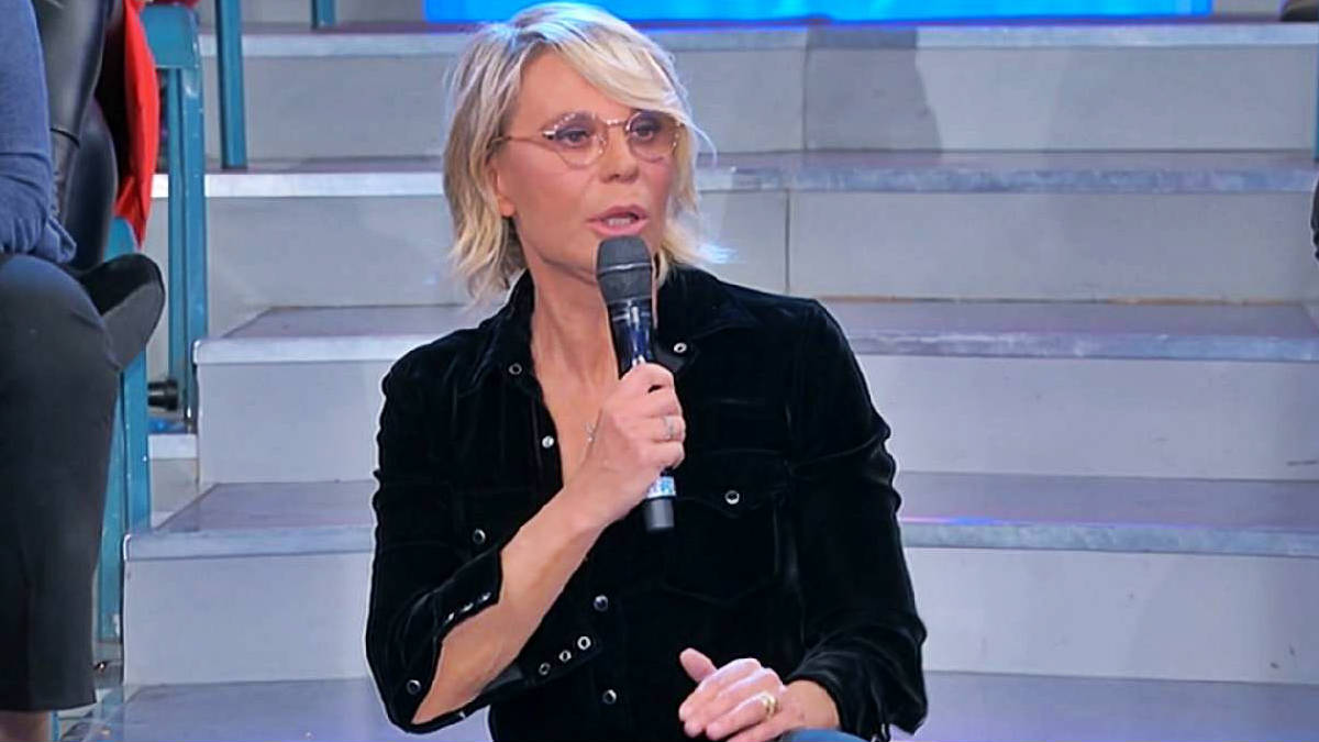 foto uomini e donne ascolti flop Maria De Filippi