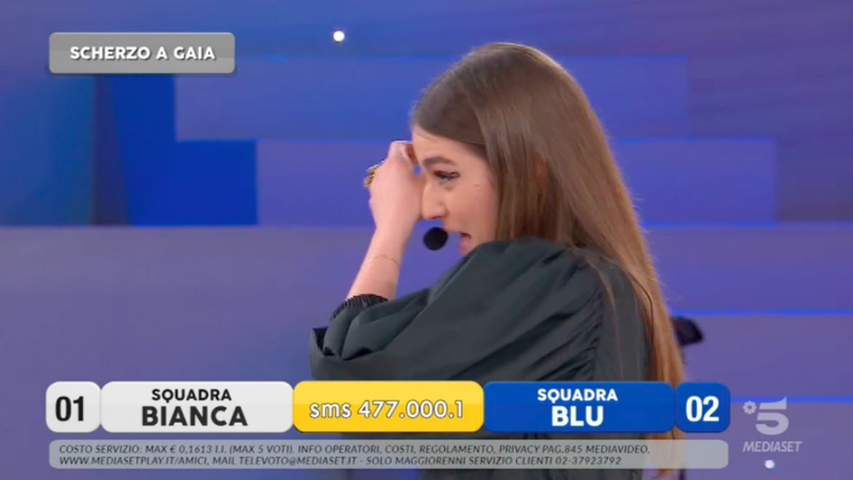 foto gaia gozzi in lacrime ad amici speciali