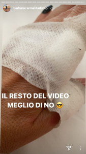 foto Barbara D'Urso medicazione