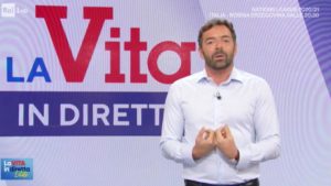 Foto Alberto Matano ironia La vita in diretta