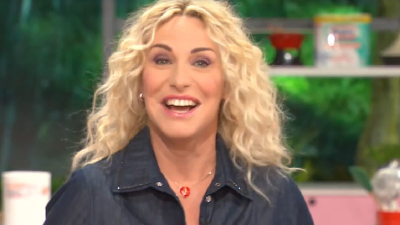 Antonella Clerici Imbarazzo Indizio Gioco E Sempre Mezzogiorno No Dai Lanostratv