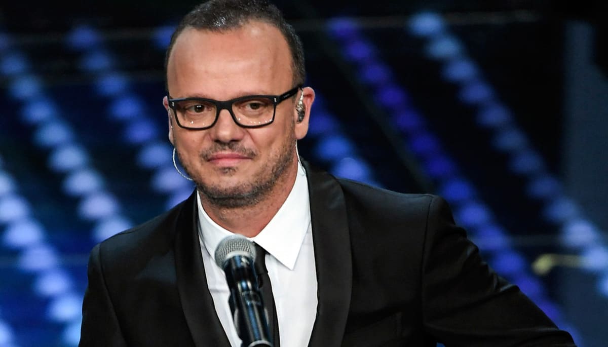 Gigi D'Alessio, momenti di terrore al concerto: risse e malori nel pubblico  - LaNostraTv