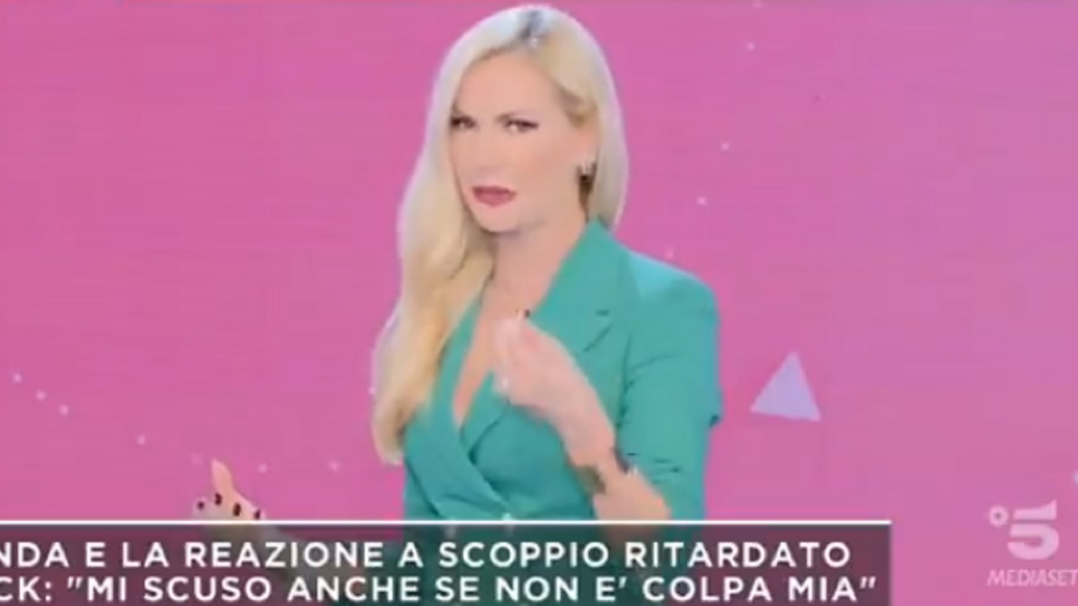 foto Mattino 5 Federica Panicucci contro Balotelli