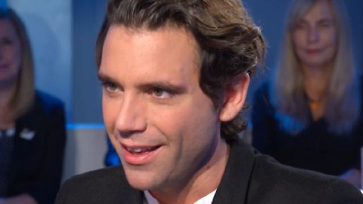 foto di Mika durante un'intervista