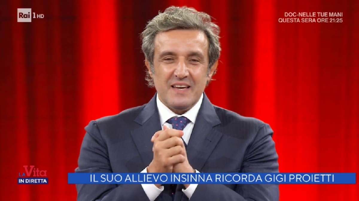 foto di Flavio Insinna a La vita in diretta del 5 novembre