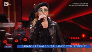 foto di Milly Carlucci a La vita in diretta del 19 novembre