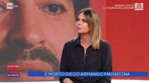 foto di Paola Perego nel giorno della morte di Diego Maradona