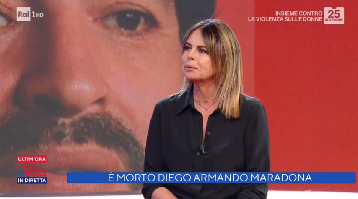 foto di Paola Perego nel giorno della morte di Diego Maradona