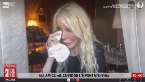 foto di Ivana Spagna in lacrime a Storie Italiane