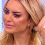 Elena Morali, momento difficile della sua vita: “L’ansia mi mangia da dentro”