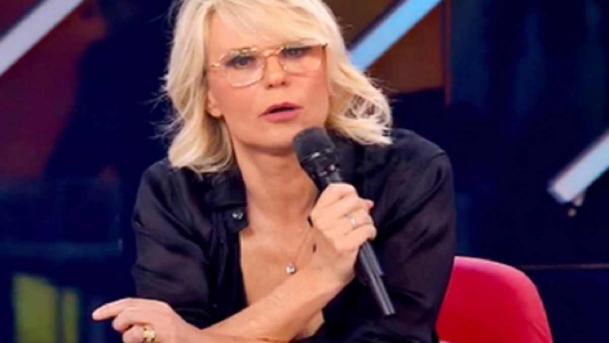 foto Maria De Filippi imbarazzo Amici