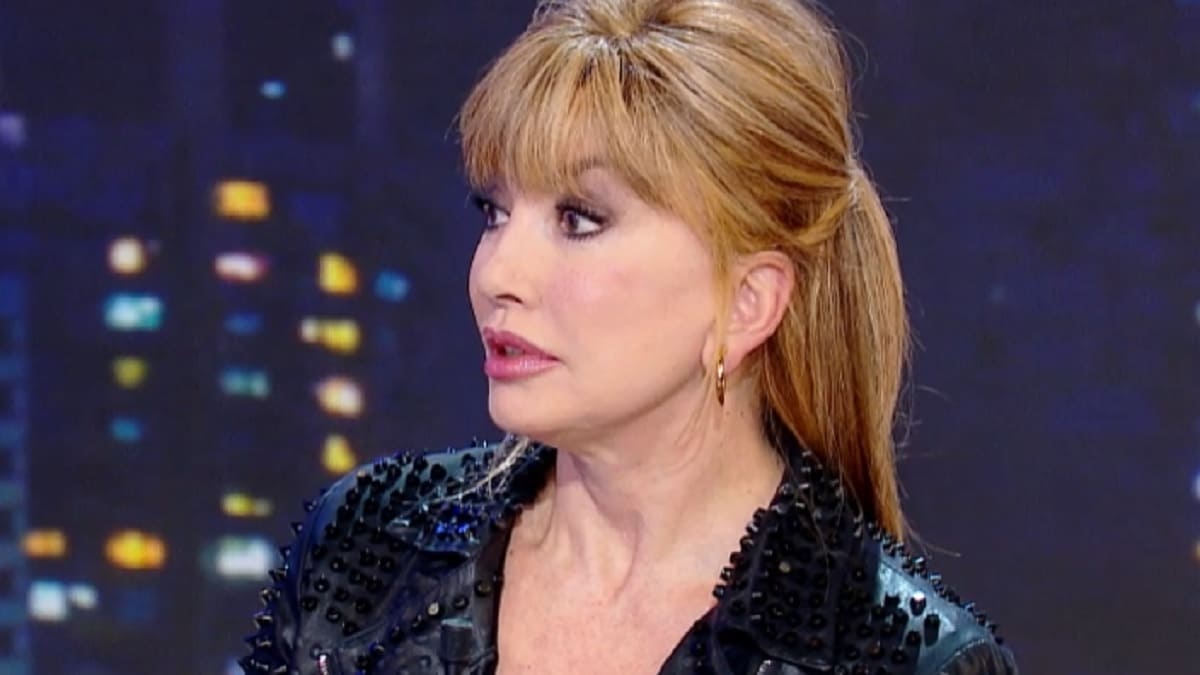 foto di Milly Carlucci a La vita in diretta del 15 febbraio