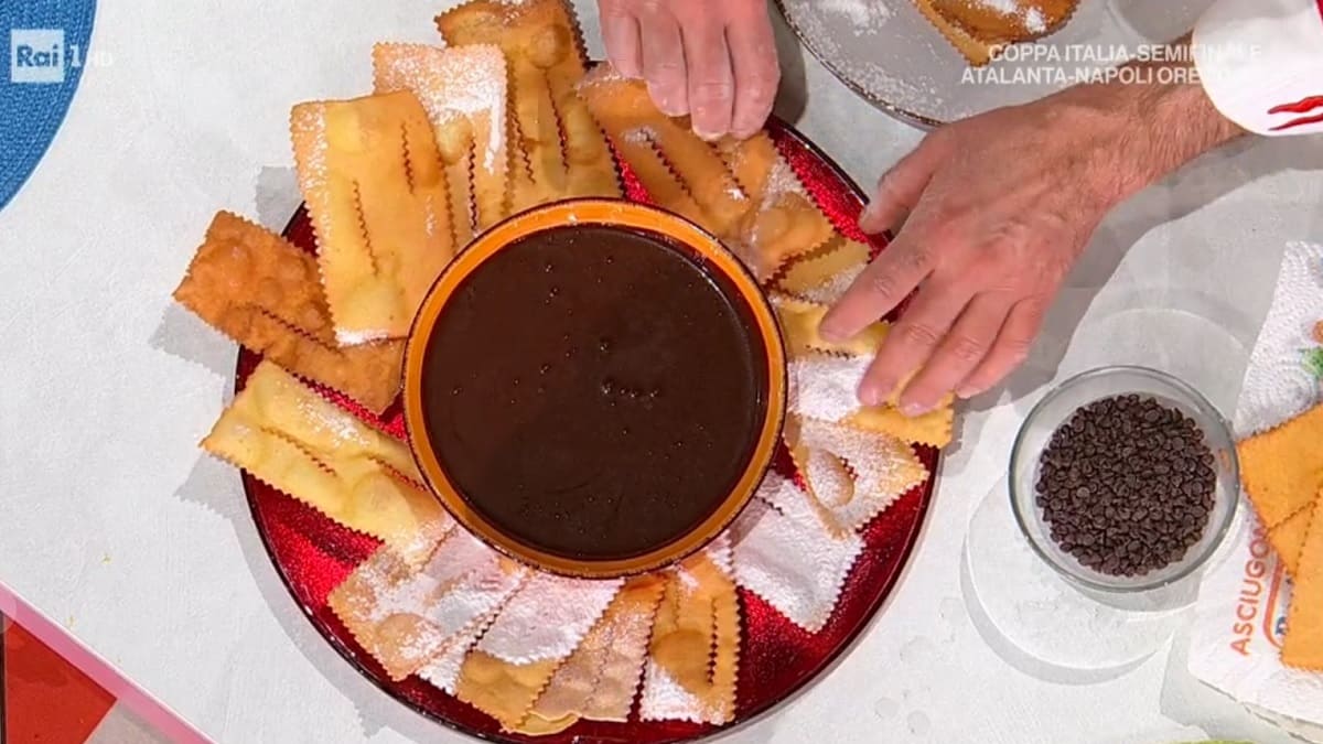 foto È sempre mezzogiorno chiacchiere napoletane