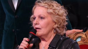 foto katia ricciarelli cantante mascherato