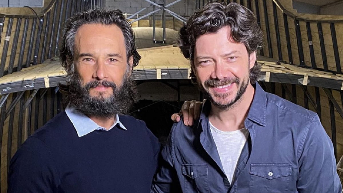 Foto Alvaro Morte e Rodrigo Santoro