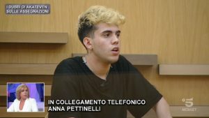 Foto Aka7even Contro Anna Pettinelli