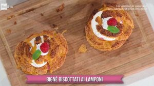 foto È sempre mezzogiorno bignè biscottati lamponi