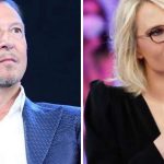 Amici 25 serale, Maria De Filippi spiazza: Amadeus è il quarto giudice