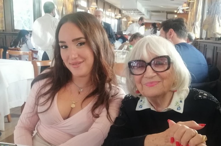 foto figlia e mamma di Monica