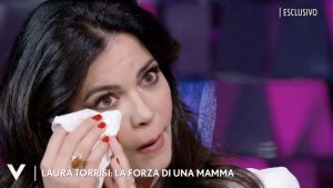 foto laura torrisi lacrime